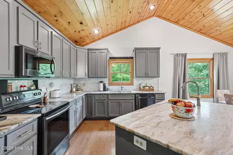 Kitchen - 380 Bear Trl, Murphy, NC 28906 photo 3 of 4