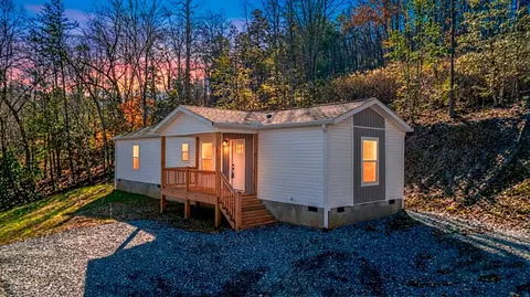 247 Loganberry Ln, Hayesville, NC 28904