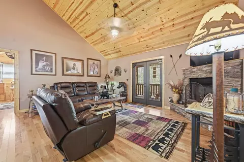 Living - 305 Woodcrest Dr, Murphy, NC 28906 photo 1 of 7