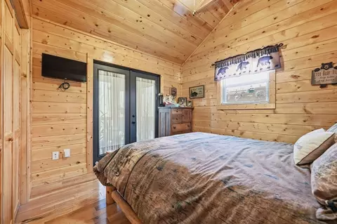 Bedroom - 305 Woodcrest Dr, Murphy, NC 28906 photo 1 of 10