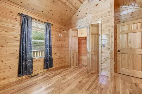 Bedroom - 305 Woodcrest Dr, Murphy, NC 28906 photo 7 of 10