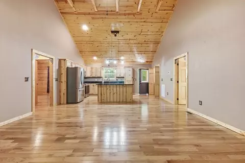 Living - 305 Woodcrest Dr, Murphy, NC 28906 photo 6 of 7