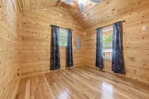 Bedroom - 305 Woodcrest Dr, Murphy, NC 28906 photo 6 of 10