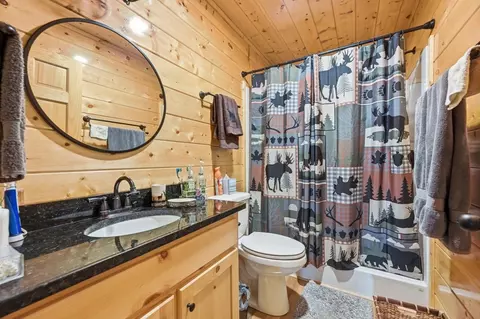 Bath - 305 Woodcrest Dr, Murphy, NC 28906 photo 1 of 7
