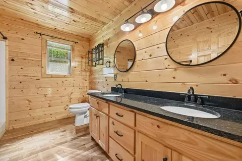Bath - 305 Woodcrest Dr, Murphy, NC 28906 photo 5 of 7