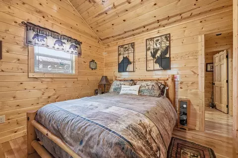 Bedroom - 305 Woodcrest Dr, Murphy, NC 28906 photo 2 of 10