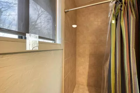 Bath - 9 Silver Maple Ln, Murphy, NC 28906 photo 2 of 3