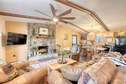 Living - 9 Silver Maple Ln, Murphy, NC 28906 photo 3 of 7