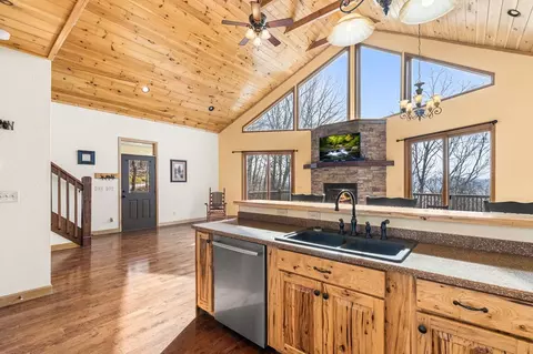 Kitchen - 235 Oak Ridge Ests, Murphy, NC 28906 photo 2 of 3
