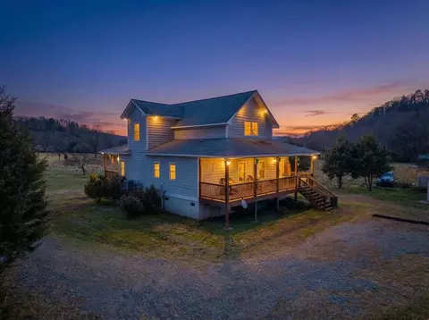 328 Pauls Meadow Dr, Hayesville, NC 28904