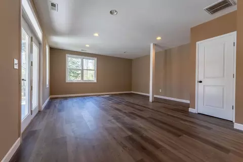Living - 71 Mountain Willow Ln, Murphy, NC 28906 photo 4 of 5