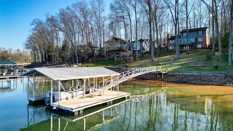 1354 Heathers Cove Cir, Hiawassee, GA 30546