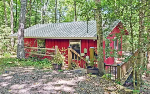 17 Hamlet O Cabins Trl, Murphy, NC 28906