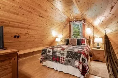 Bedroom - 151 Pinewood Dr, Murphy, NC 28906 photo 5 of 6