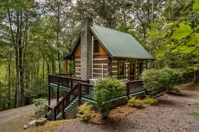 Exterior - 151 Pinewood Dr, Murphy, NC 28906 photo 2 of 12