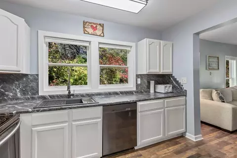 Kitchen - 3391 Candy Mountain Rd, Murphy, NC 28906 photo 3 of 7