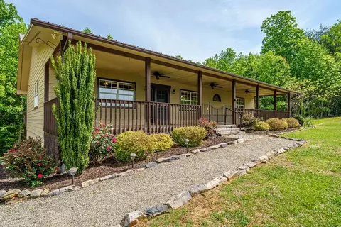 971 White Oak Dr, Warne, NC 28909