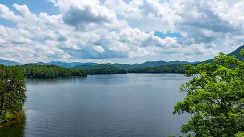 APT 6 Lakeside, Robbinsville, NC 28771