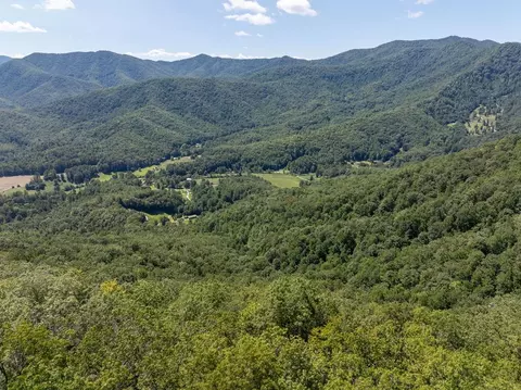9999 Cindy Cove Trl, Robbinsville, NC 28771