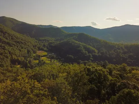 1111 Canopy Ln, Robbinsville, NC 28771