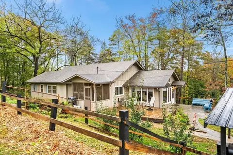 106 Settawig Rd, Brasstown, NC 28902