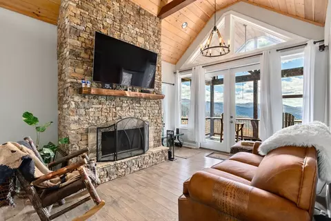 Living - 57 Eagles Nest Trl, Murphy, NC 28906 photo 2 of 4