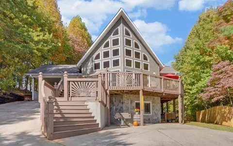 145 Lookout Dr, Blue Ridge, GA 30513