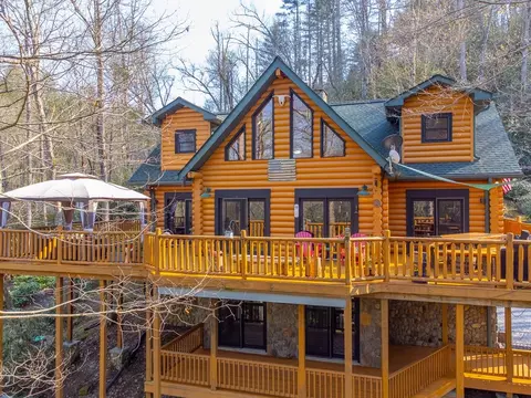 91 Double Springs Dr, Almond, NC 28702