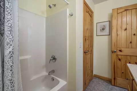 Bath - 81 Trinity Dr, Murphy, NC 28906 photo 4 of 5