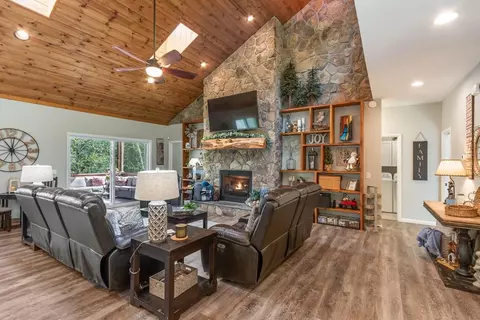 Living - 515 Jasmine Dr, Marble, NC 28905 photo 1 of 6