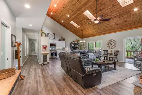 Entry Way - 515 Jasmine Dr, Marble, NC 28905 photo 3 of 8