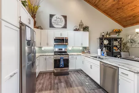 Kitchen - 515 Jasmine Dr, Marble, NC 28905 photo 2 of 4