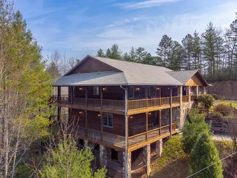 750 Double Springs Dr, Almond, NC 28702