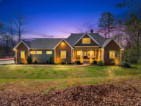 193 Mountain Harbour Dr, Hayesville, NC 28904