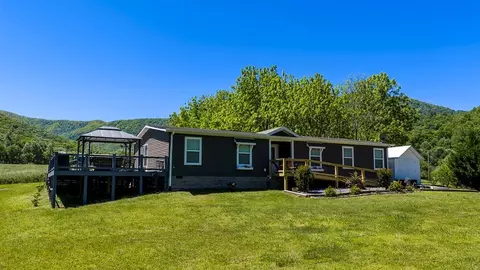 66 School House Dr, Robbinsville, NC 28771