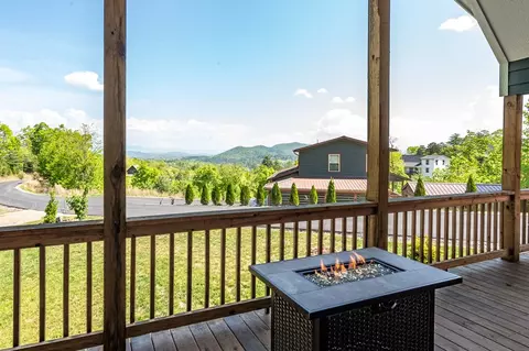 Exterior - 604 Point Overlook Trl, Murphy, NC 28906 photo 9 of 24