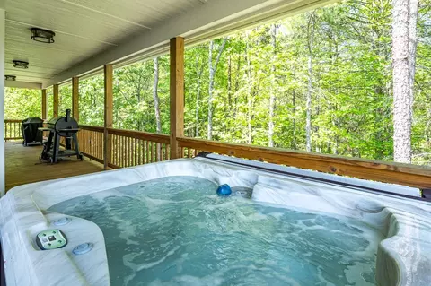 Exterior - 604 Point Overlook Trl, Murphy, NC 28906 photo 10 of 24