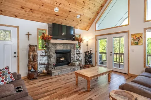 Living - 604 Point Overlook Trl, Murphy, NC 28906 photo 1 of 6