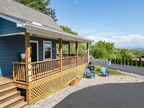 Exterior - 604 Point Overlook Trl, Murphy, NC 28906 photo 5 of 24