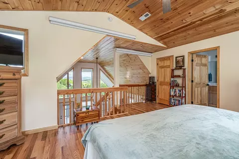Bedroom - 604 Point Overlook Trl, Murphy, NC 28906 photo 4 of 5