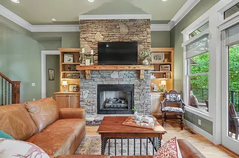 Living - 41 Elm Ct, Murphy, NC 28906 photo 1 of 5