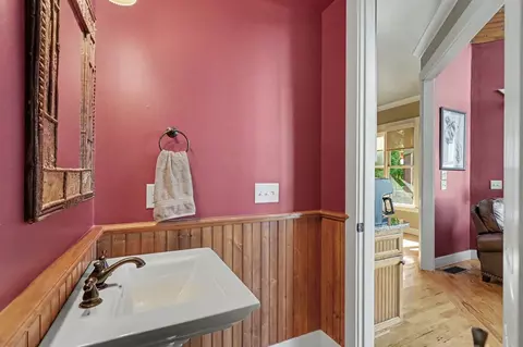 Bath - 41 Elm Ct, Murphy, NC 28906 photo 1 of 8