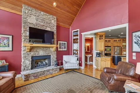 Living - 41 Elm Ct, Murphy, NC 28906 photo 4 of 5