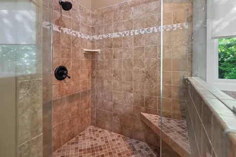 Bath - 41 Elm Ct, Murphy, NC 28906 photo 5 of 8