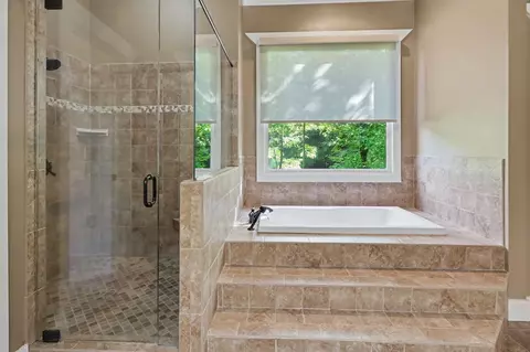 Bath - 41 Elm Ct, Murphy, NC 28906 photo 3 of 8