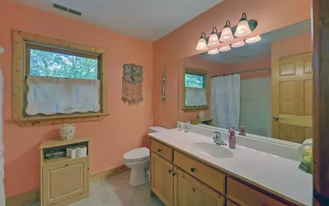 Bath - 164 Dew Drop Ln, Murphy, NC 28906 photo 2 of 5