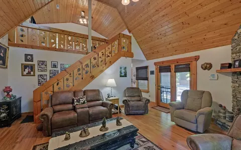 Living - 164 Dew Drop Ln, Murphy, NC 28906 photo 2 of 5
