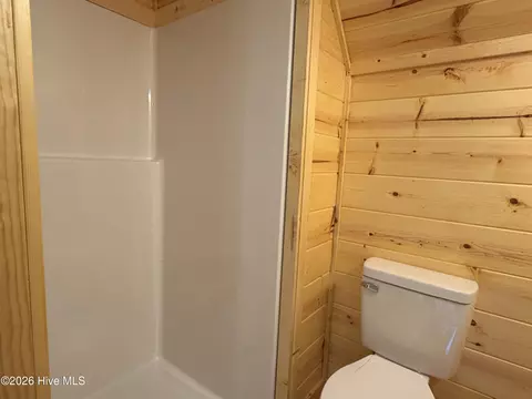 Bath - 730 Whispering Ridge Dr, Murphy, NC 28906 photo 5 of 5