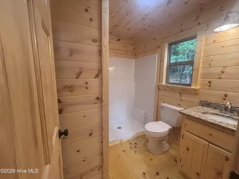 Bath - 730 Whispering Ridge Dr, Murphy, NC 28906 photo 1 of 5