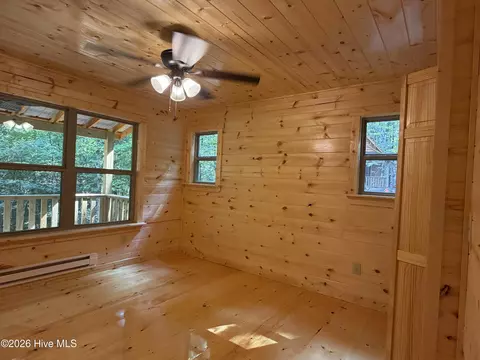 Bedroom - 730 Whispering Ridge Dr, Murphy, NC 28906 photo 3 of 5
